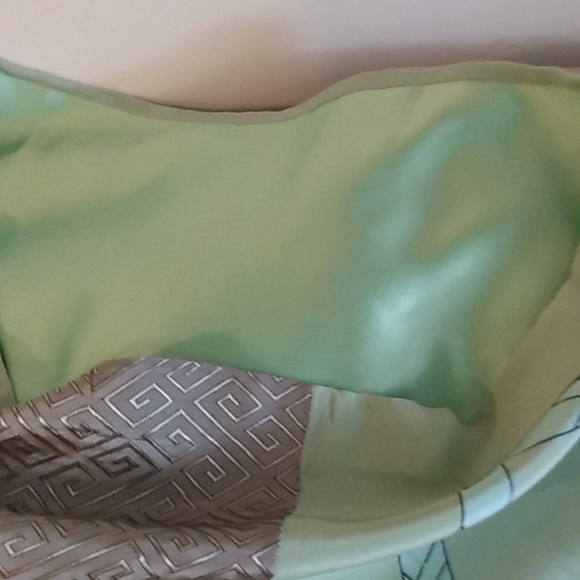 Adorable silk pillowcase for dog lovers. Fully lined and reversible. - Picture 3 of 5